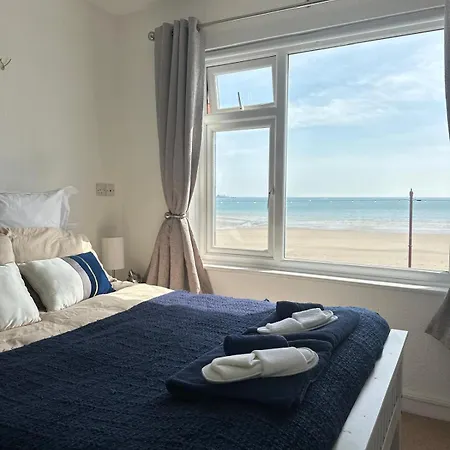 Front Pebble & Seashell *